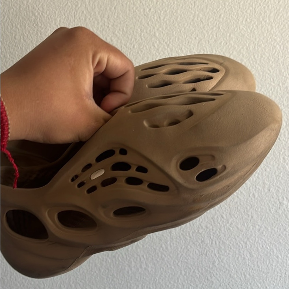 YEEZY FOAM RUNNERS